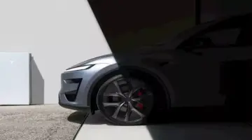 تسلا Model Y L الكهربائية الجديدة تصل رسميًا إلى الأسواق.. صور